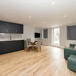 Pass The Keys Brand New Stylish 2Br Flat In Reading Centre