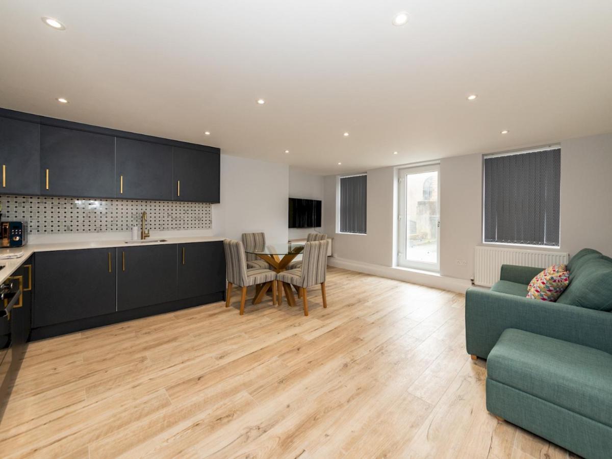Pass The Keys Brand New Stylish 2br Flat In Centre * Reading