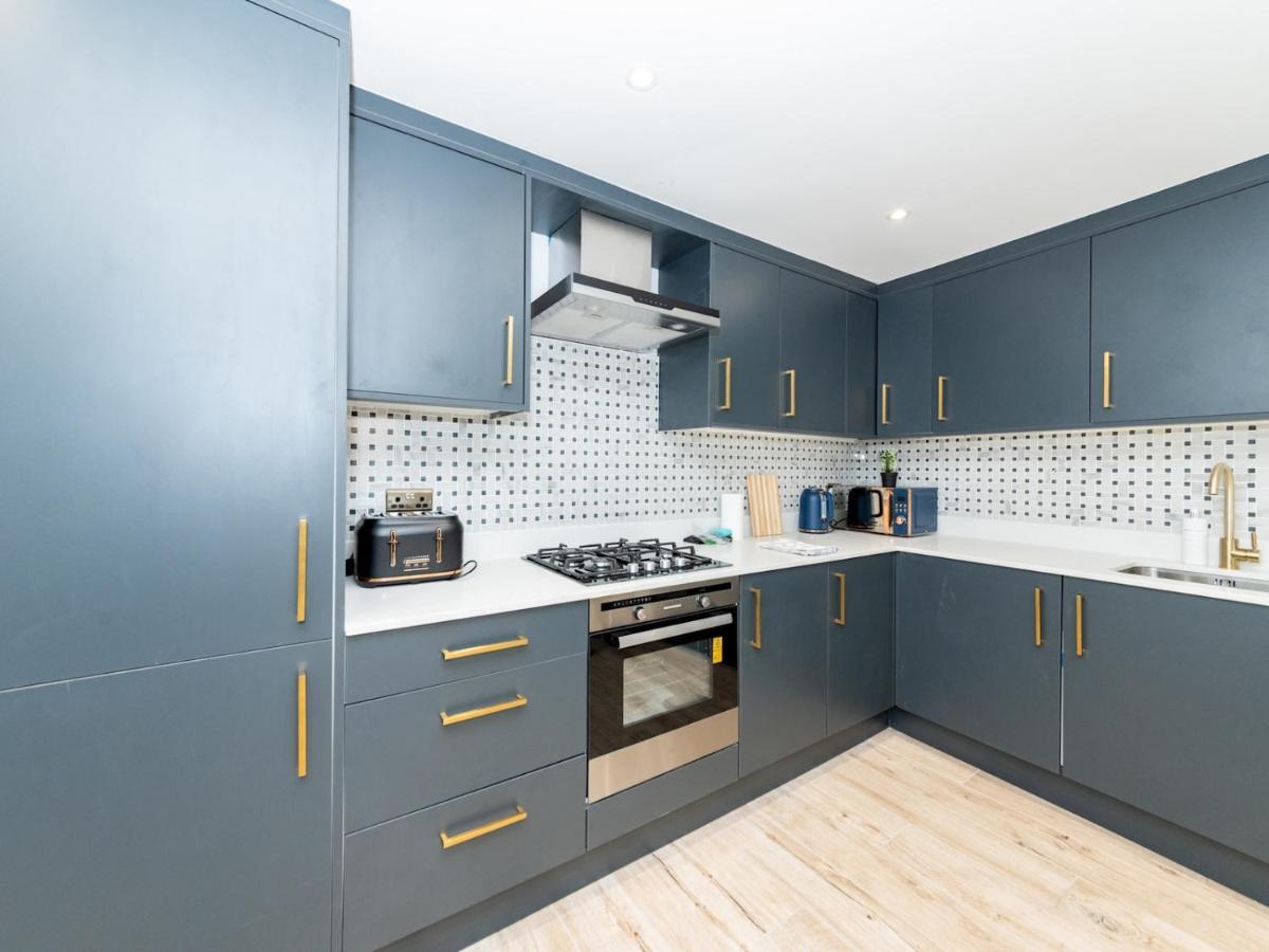 Pass The Keys Brand New Stylish 2br Flat In Centre Apartment *