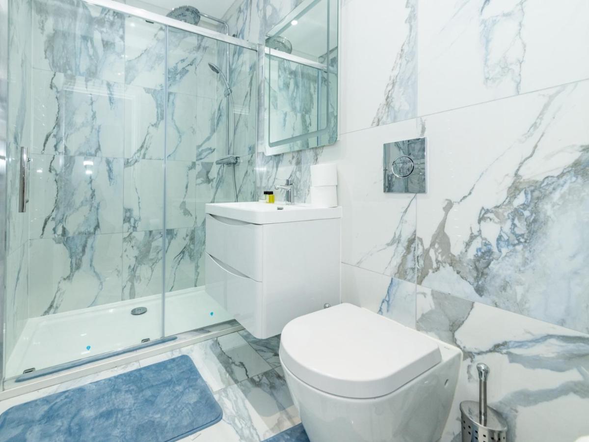Pass The Keys Brand New Stylish 2br Flat In Centre *