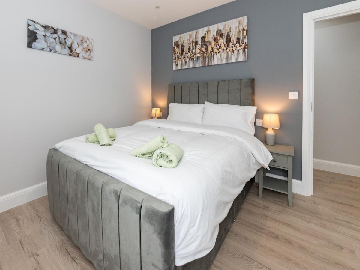 Pass The Keys Brand New Stylish 2br Flat In Centre * Reading
